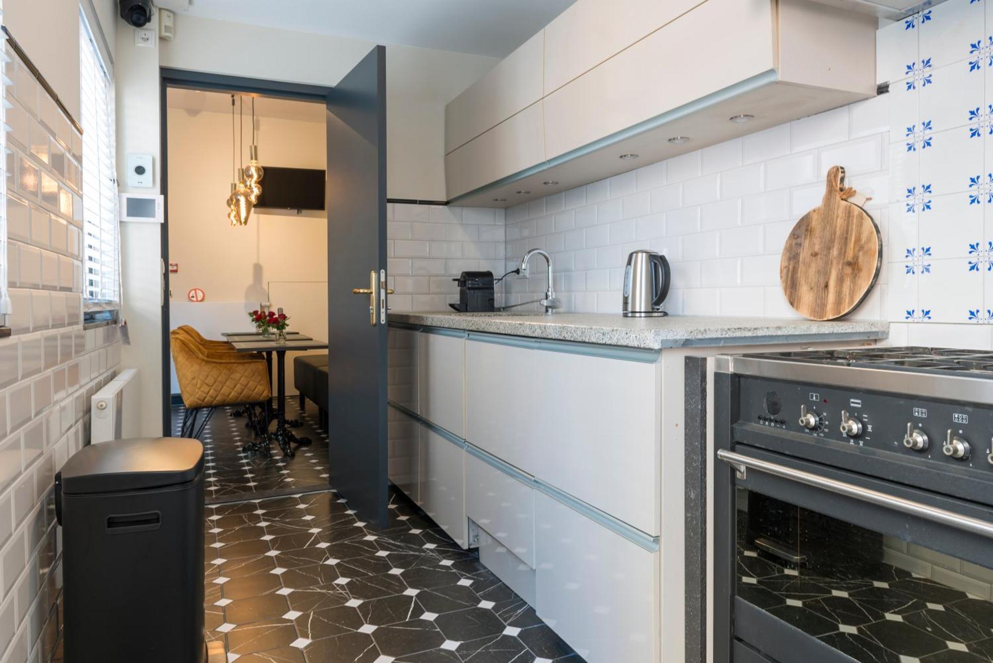 Petite Room With Wifi, Ac, And Shared Kitchen Tilburgo Exterior foto