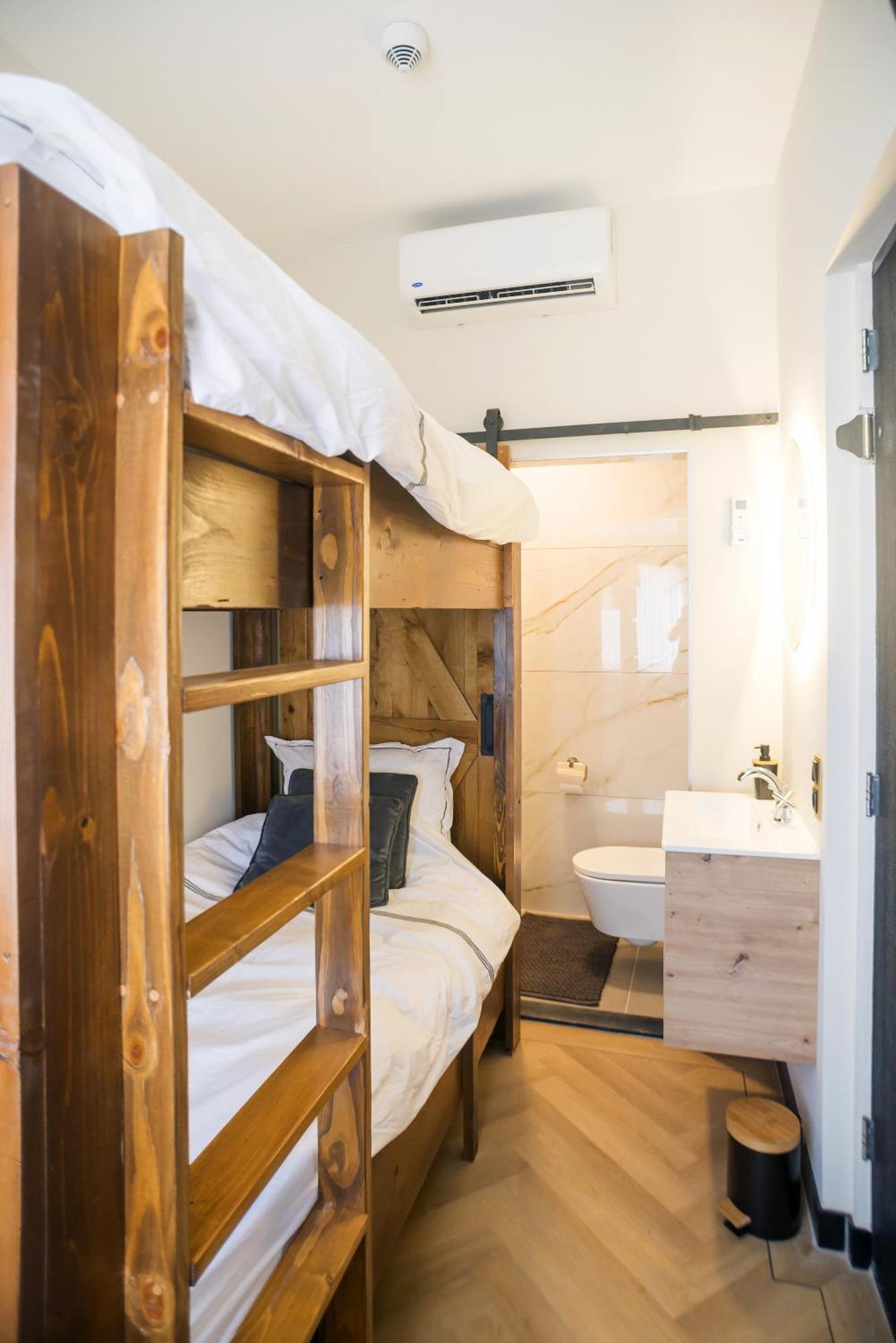 Petite Room With Wifi, Ac, And Shared Kitchen Tilburgo Exterior foto