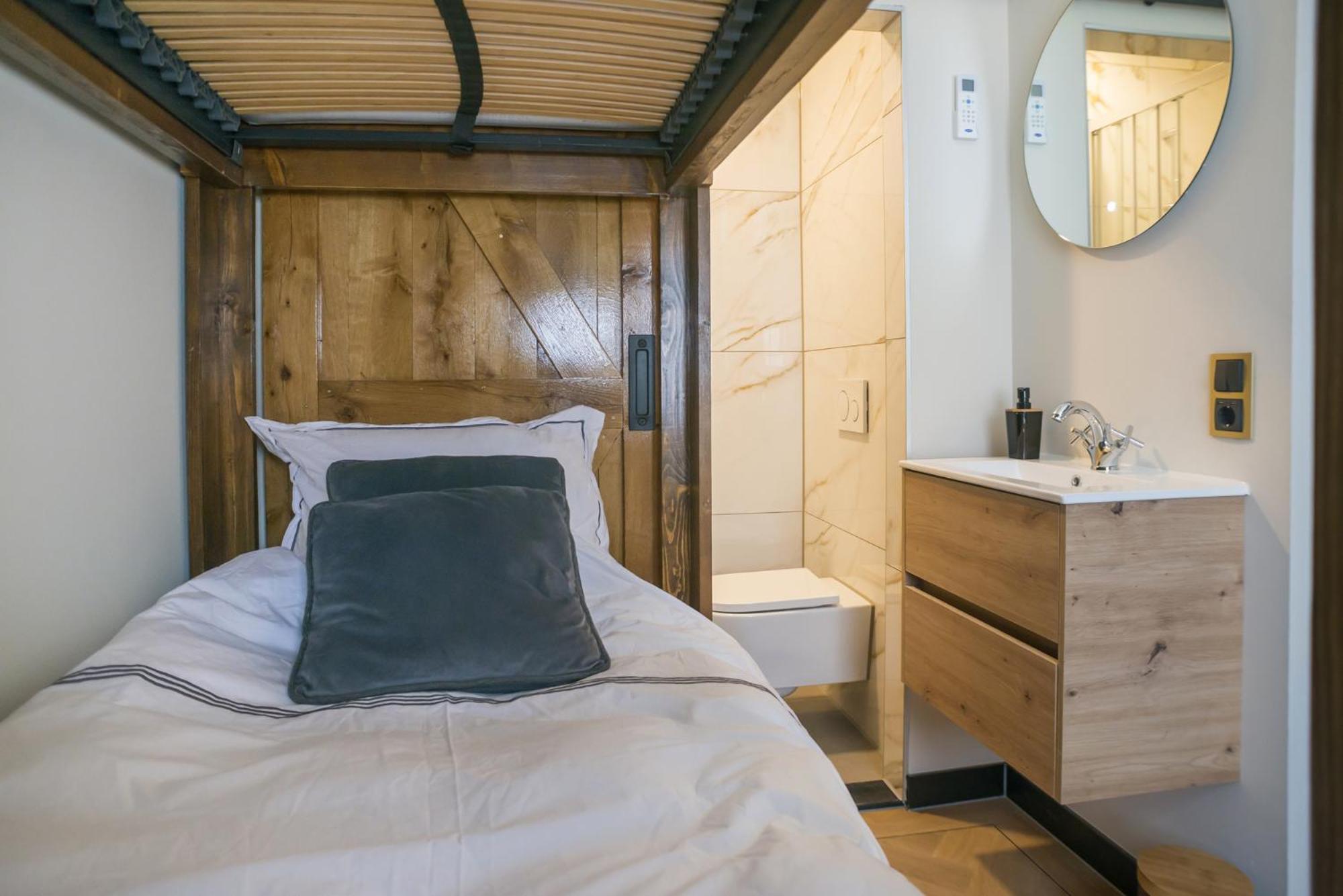 Petite Room With Wifi, Ac, And Shared Kitchen Tilburgo Exterior foto