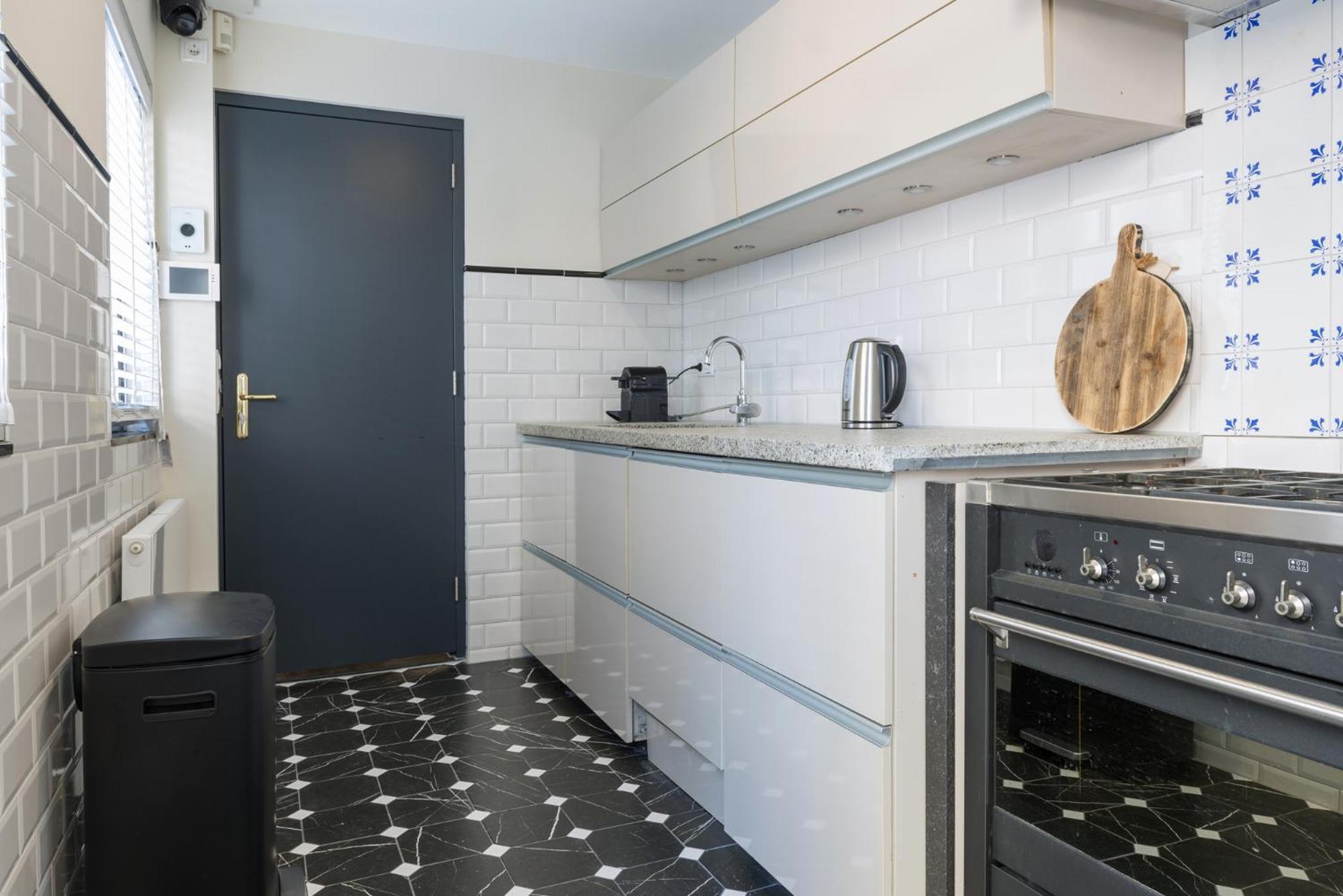 Petite Room With Wifi, Ac, And Shared Kitchen Tilburgo Exterior foto
